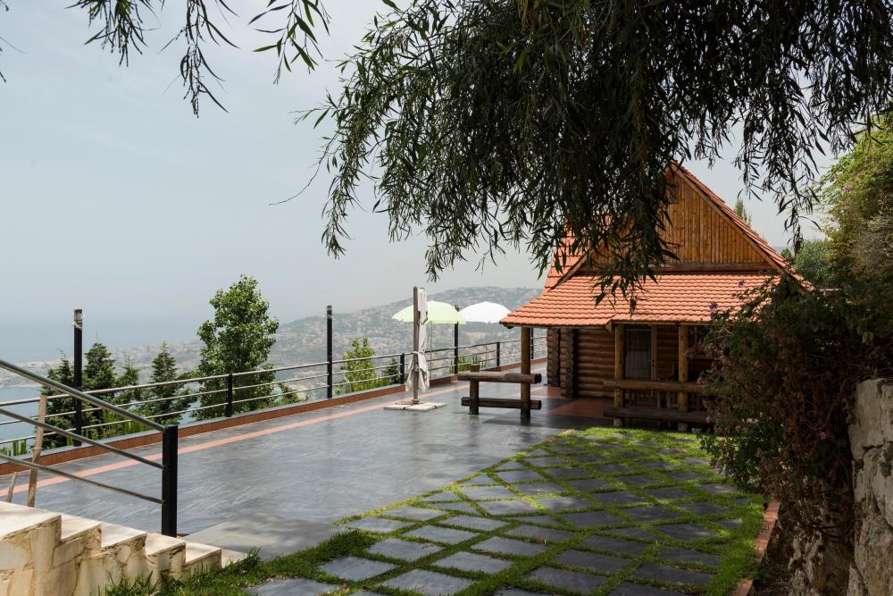 A Very Private Log House Getaway in Lebanon