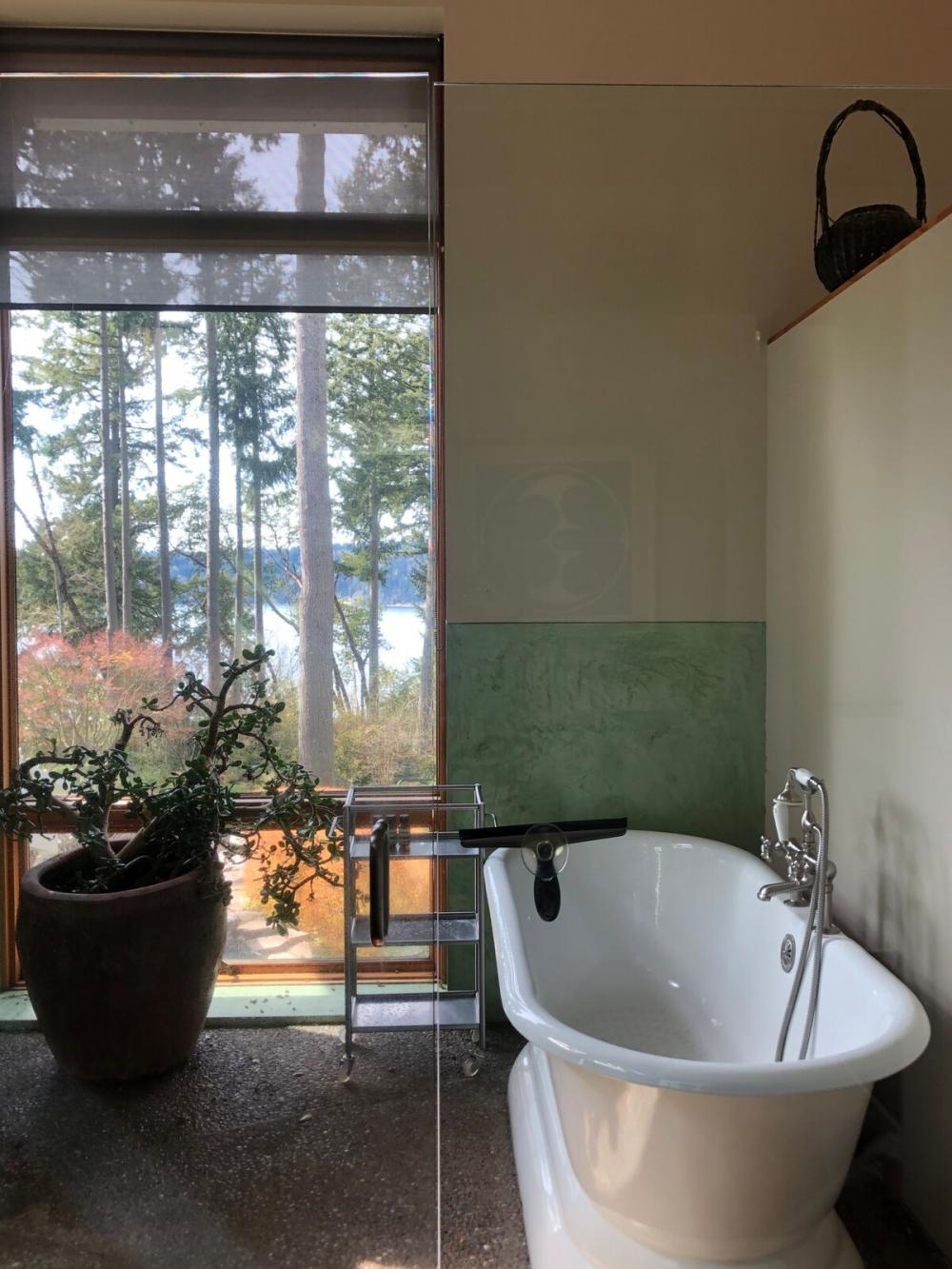 Colvos Bluff House (Two bedroom) In Vashon, Washington