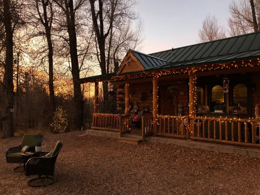 Come Stay in This Magnificent Log Cabin In Kamas, Utah