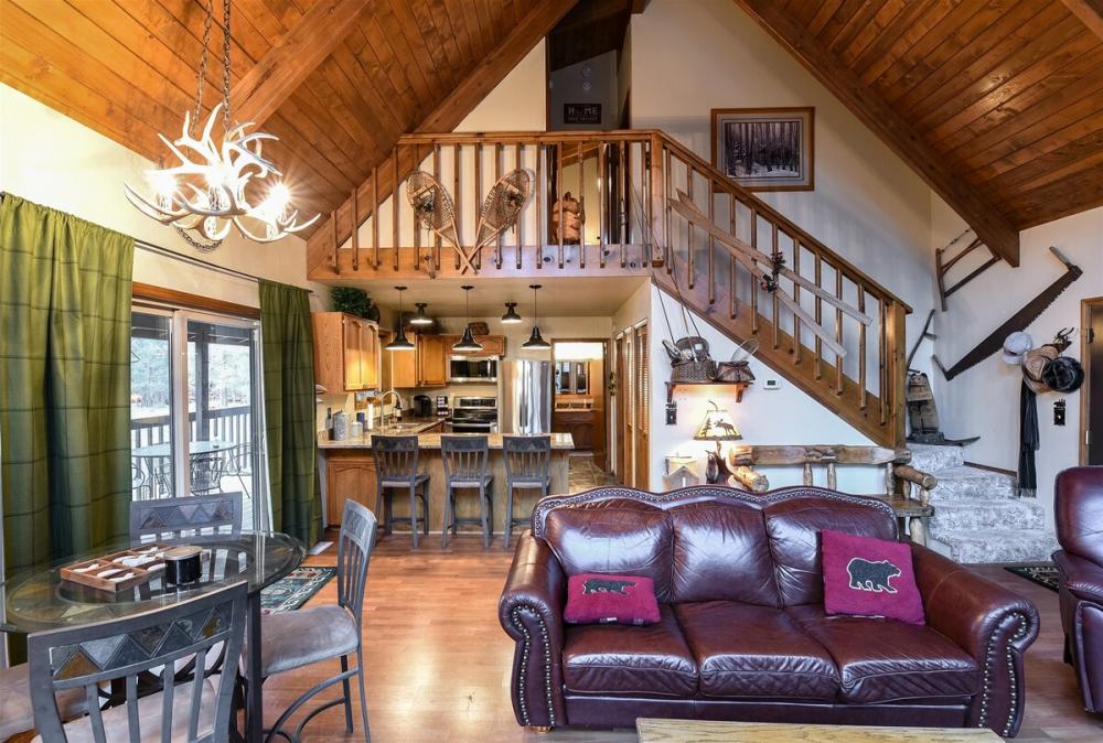 Magical, Marvelous Wooded Chalet in Munds Park, Arizona