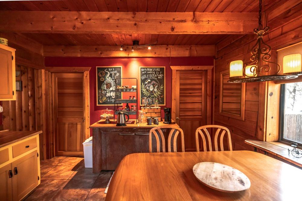 PetFriendly Log Cabin Rental for a Peaceful Retreat in Flagstaff, Arizona