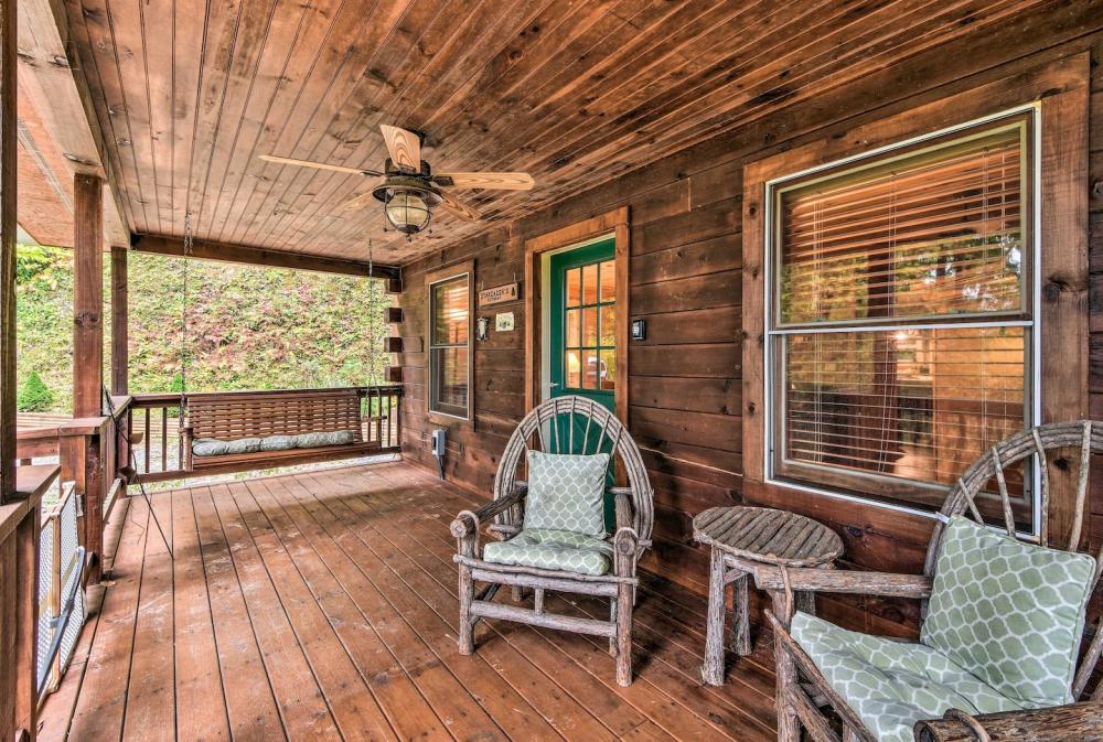 Charming 2 Bedroom Rental Cabin In Bryson City, North Carolina