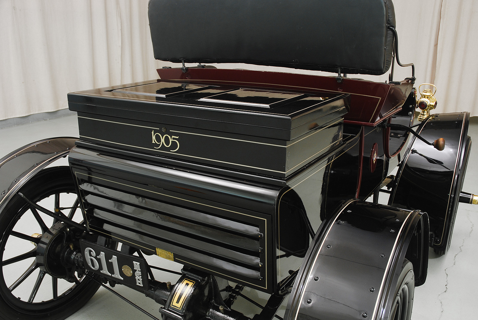 1905 Oldsmobile Curved Dash Sold by Hyman LTD Vintage Car Consignment