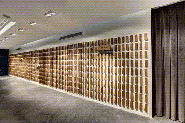 This Modular Display Shelf Is Necessary for All Sneaker Shops