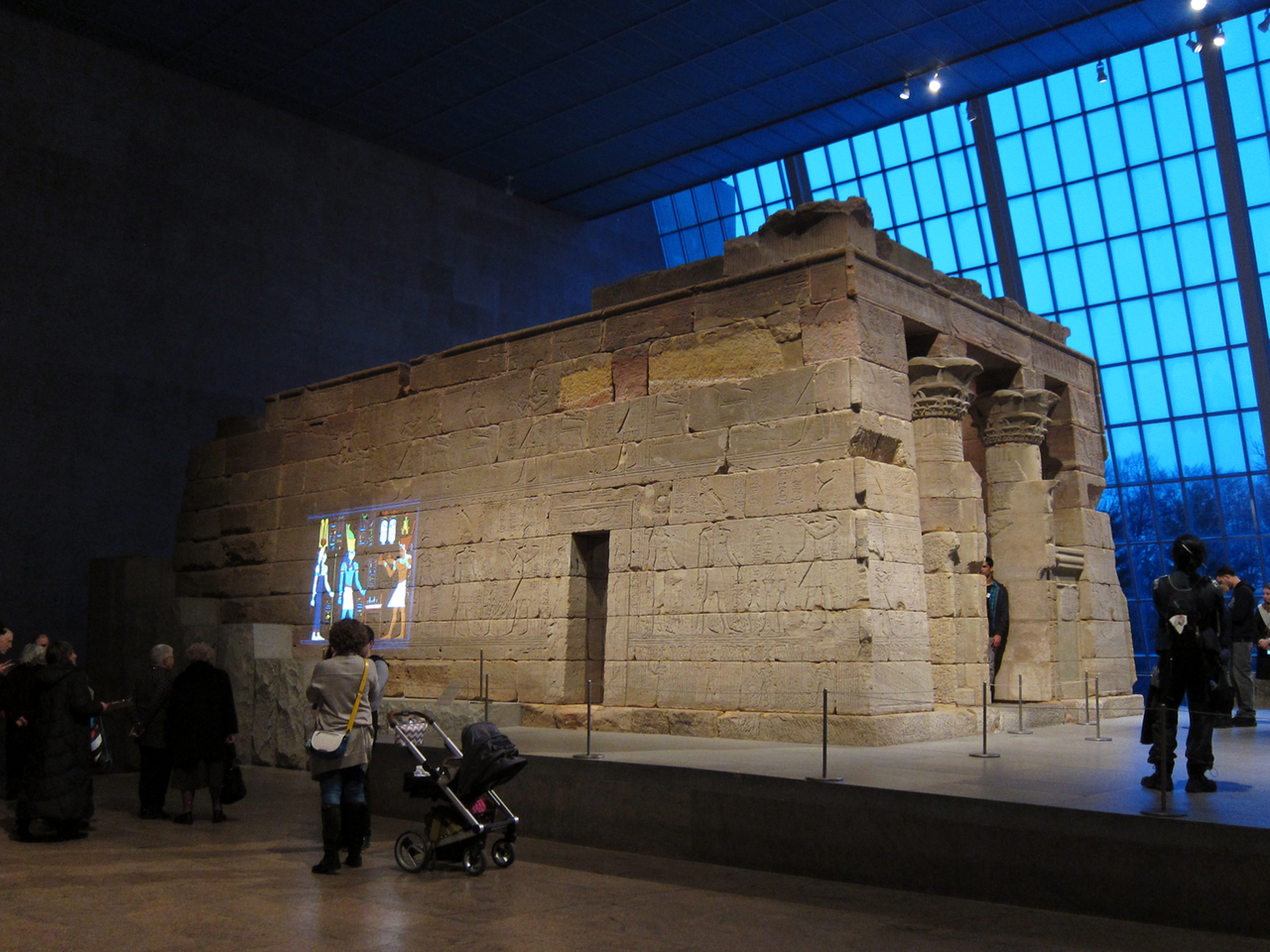 Light Projections Bring Color and Lost Glory to the Temple of Dendur