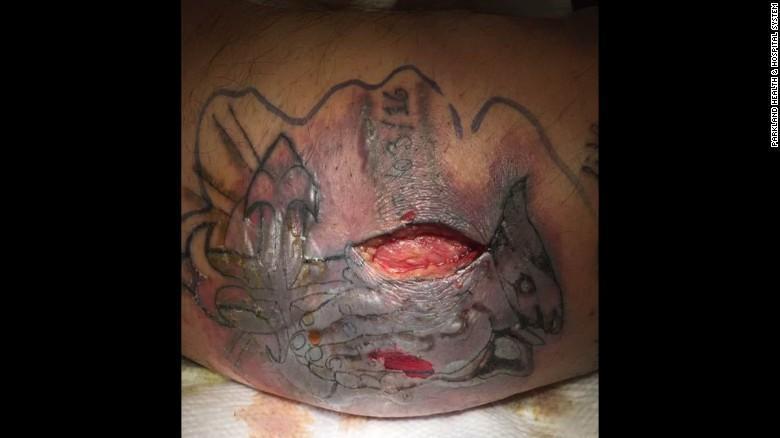 Tatuagem JESUS CRISTO +75 Ideias Únicas e Surpreendentes Homem morre após nadar com sua nova tatuagem