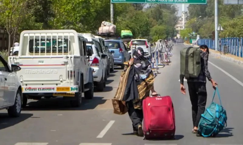 واپسی کی ڈیڈلائن ختم، بھارت میں پھنسے پاکستانیوں کا اب کیا ہوگا؟ – World