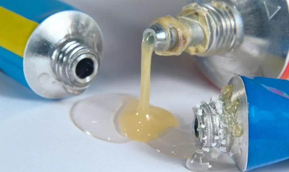 Glue Poisoning Symptoms, First Aid, Treatment, Consequences