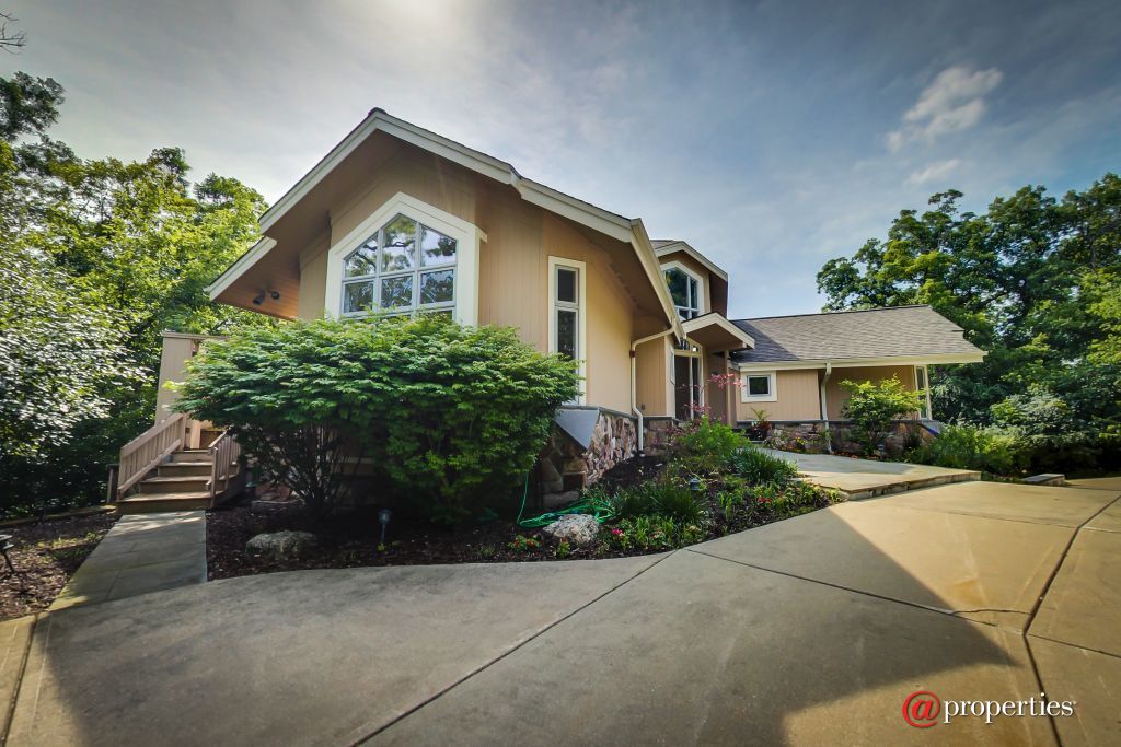 1460 Geneva Club Dr Lake Geneva, WI 53147 MLS 1419812 properties