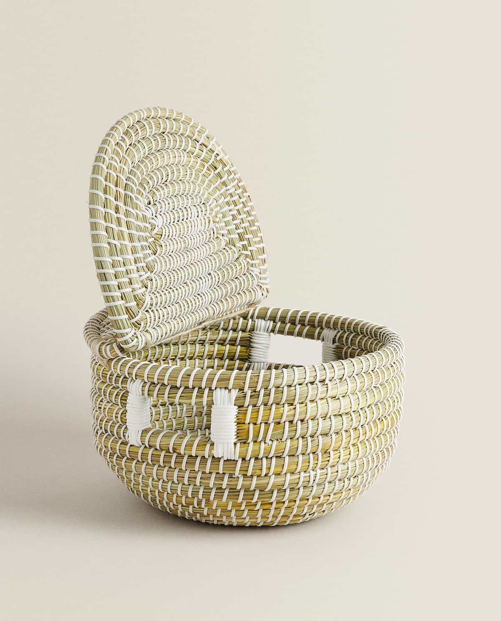 Los Special Price de Zara Home incluyen muchas cestas y cajas (que nunca sobran) para mantener