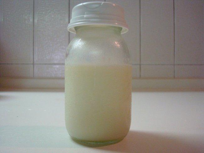 Cómo almacenar, refrigerar y descongelar la leche materna