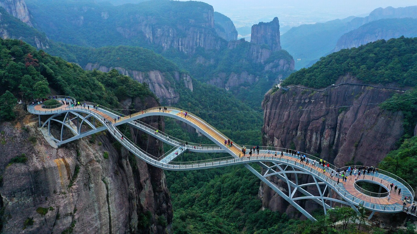 Este impresionante puente es la última locura arquitectónica de China y