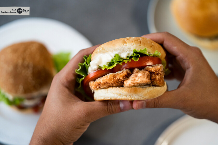 Receta casera de Crispy Chicken, la hamburguesa de pollo más famosa de
