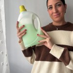 Eli Jiménez, experta en limpieza: «Si vuestro sofá está sucio, esta mezcla de vinagre y ambientador lo dejará impoluto»