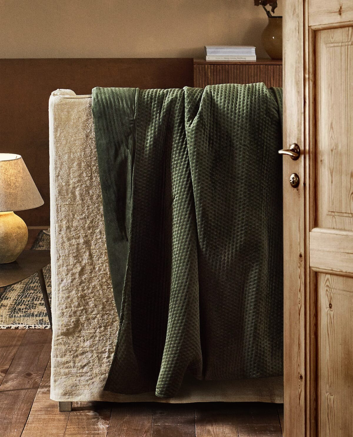 Rebajas en las mantas más cálidas y apetecibles de Zara Home y El Corte