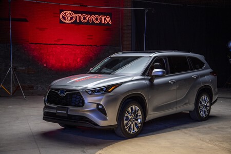 Highlander 2023: la SUV mediana de Toyota ya sólo es híbrida en México