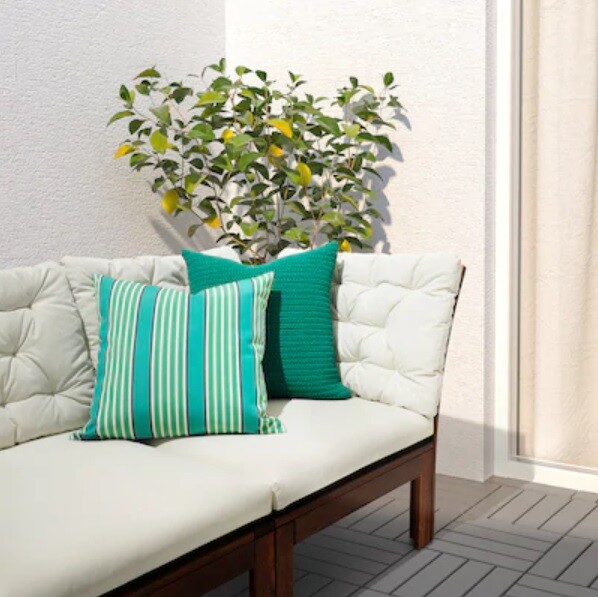 Dale color a tu terraza (y a muy buen precio) con estos cojines para