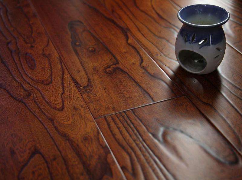 The difference between solid wood floor and composite floor The