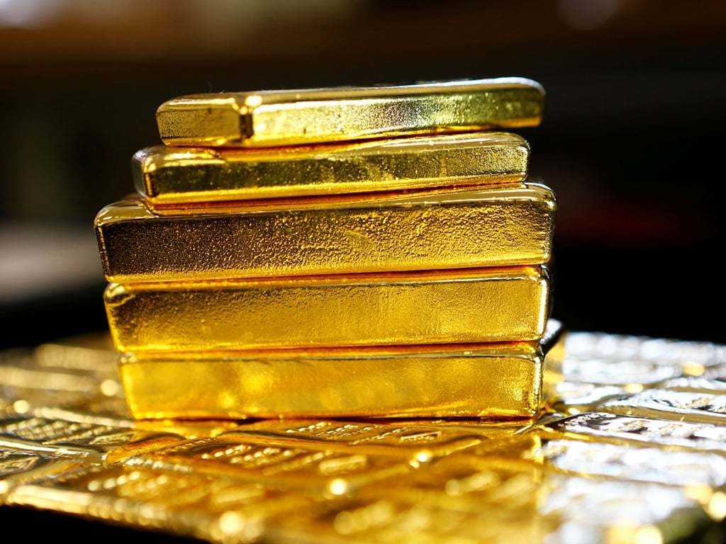 Gold price increases Rs1300 to Rs102,000 per tola Pakistan Business