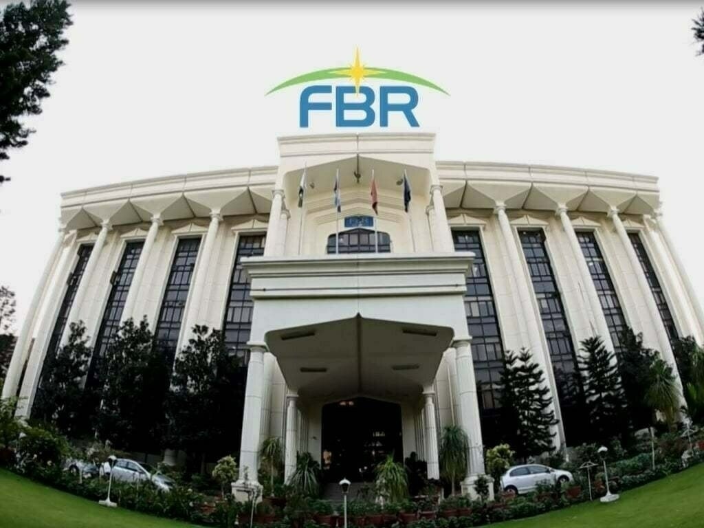 Monthly salary of master mariner on foreign vessel FBR cannot impose