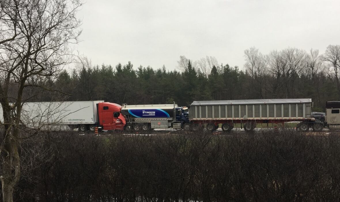 1 dead in Highway 401 crash near Prescott CBC News