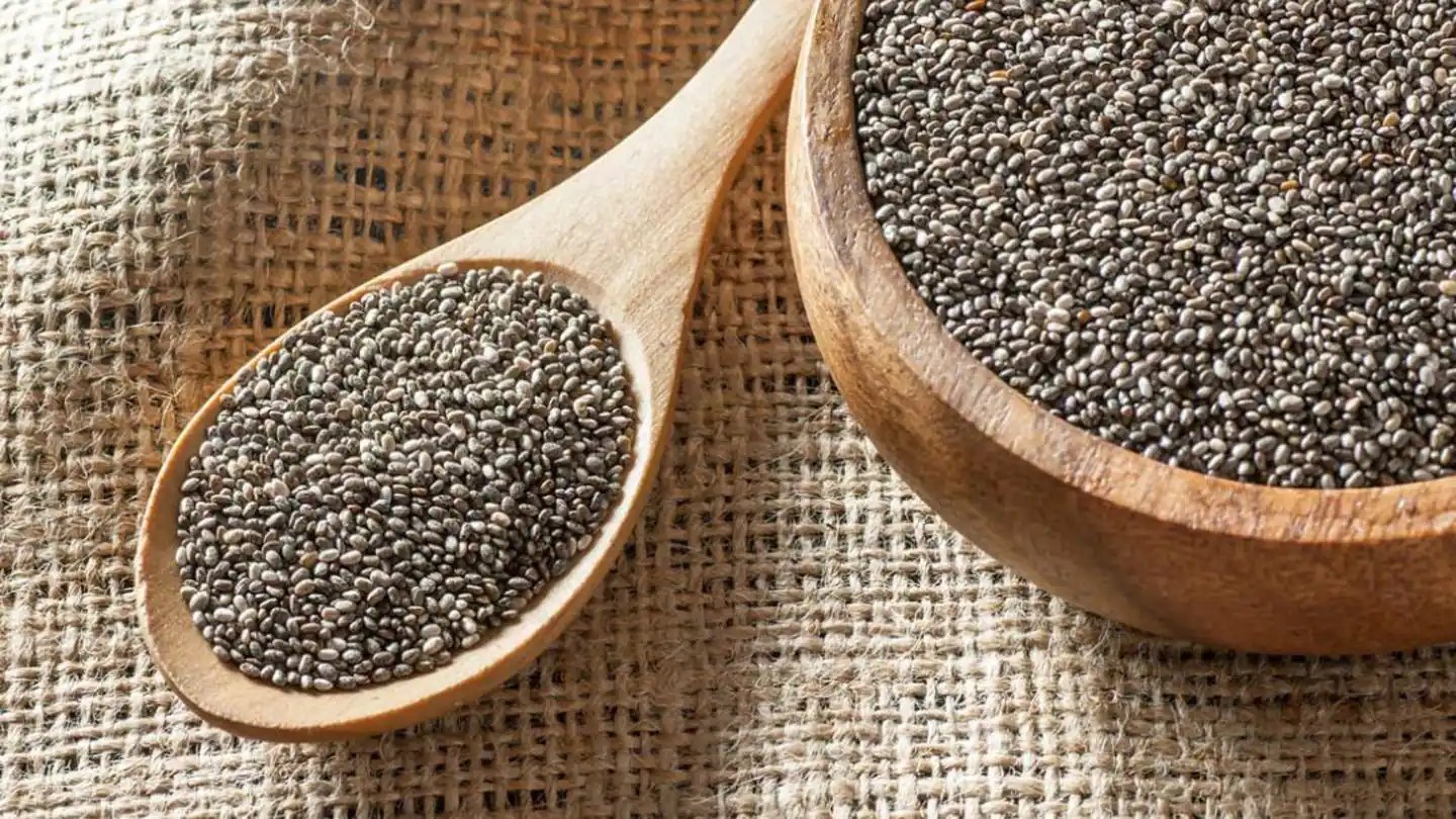 Apply masks made of chia seeds to get dense hair