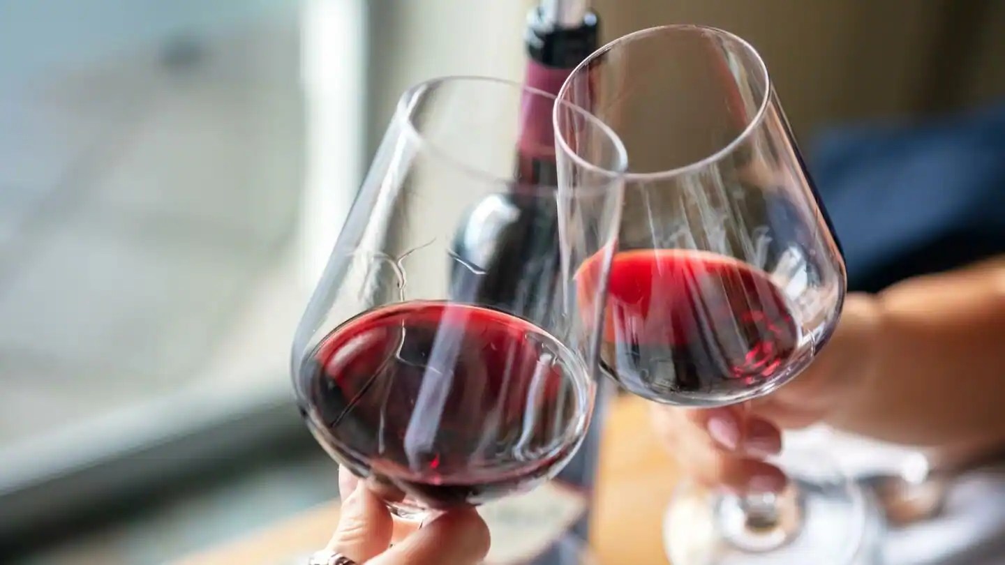5 beauty benefits of red wine for hair and skin