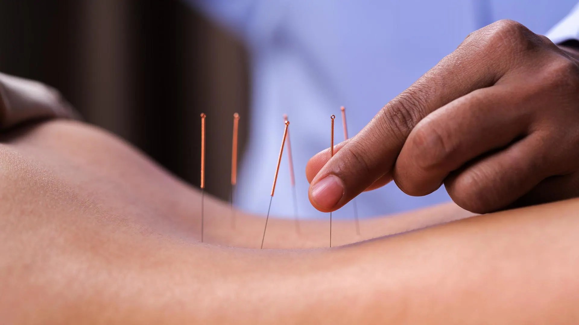 4 acupressure points to help relieve gas and bloating