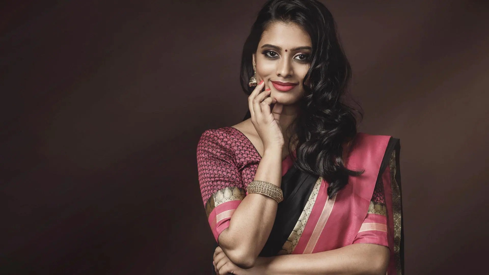 5 stylish blouses every woman should own