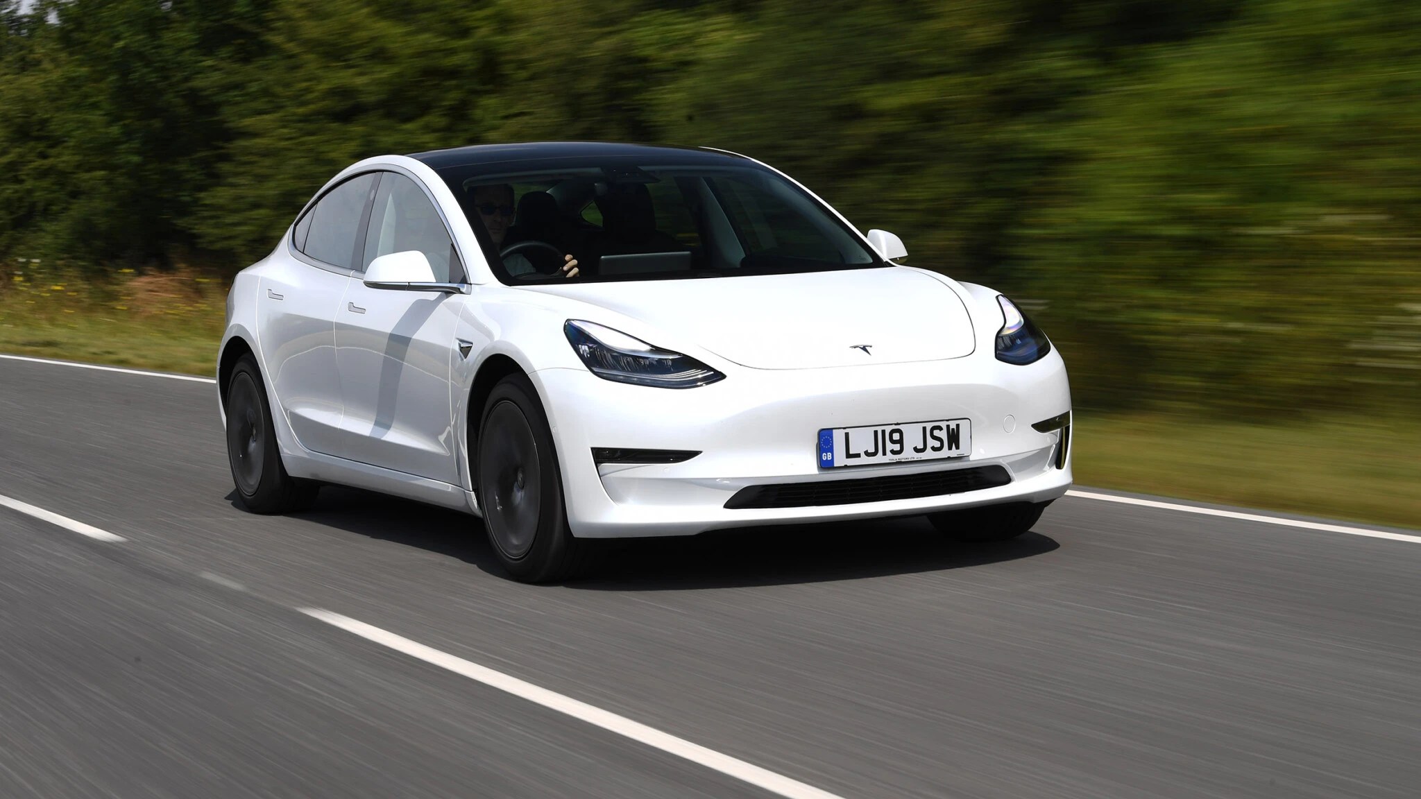 Озвучены подробности о новом электрокаре Tesla Hot Hatch 2023