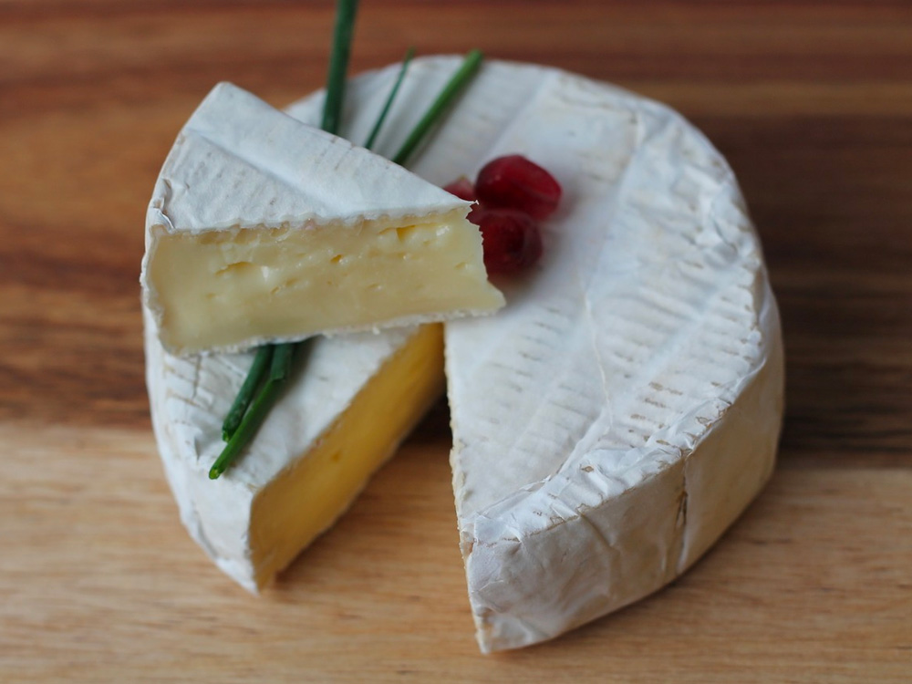 Camembert cheese flavour, aroma, texture, colour, country of origin