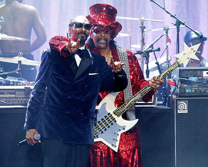 Snoop Dogg recieves 'Icon' award