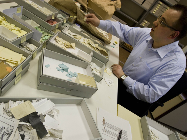 German computer repieces destroyed Stasi files World