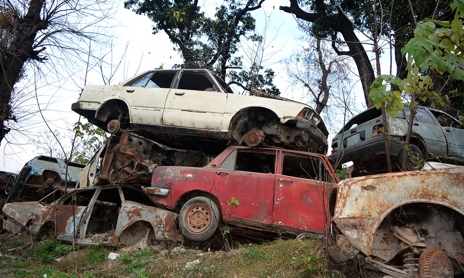 How Peshawar policemen get away with driving 'borrowed' luxury cars Pakistan