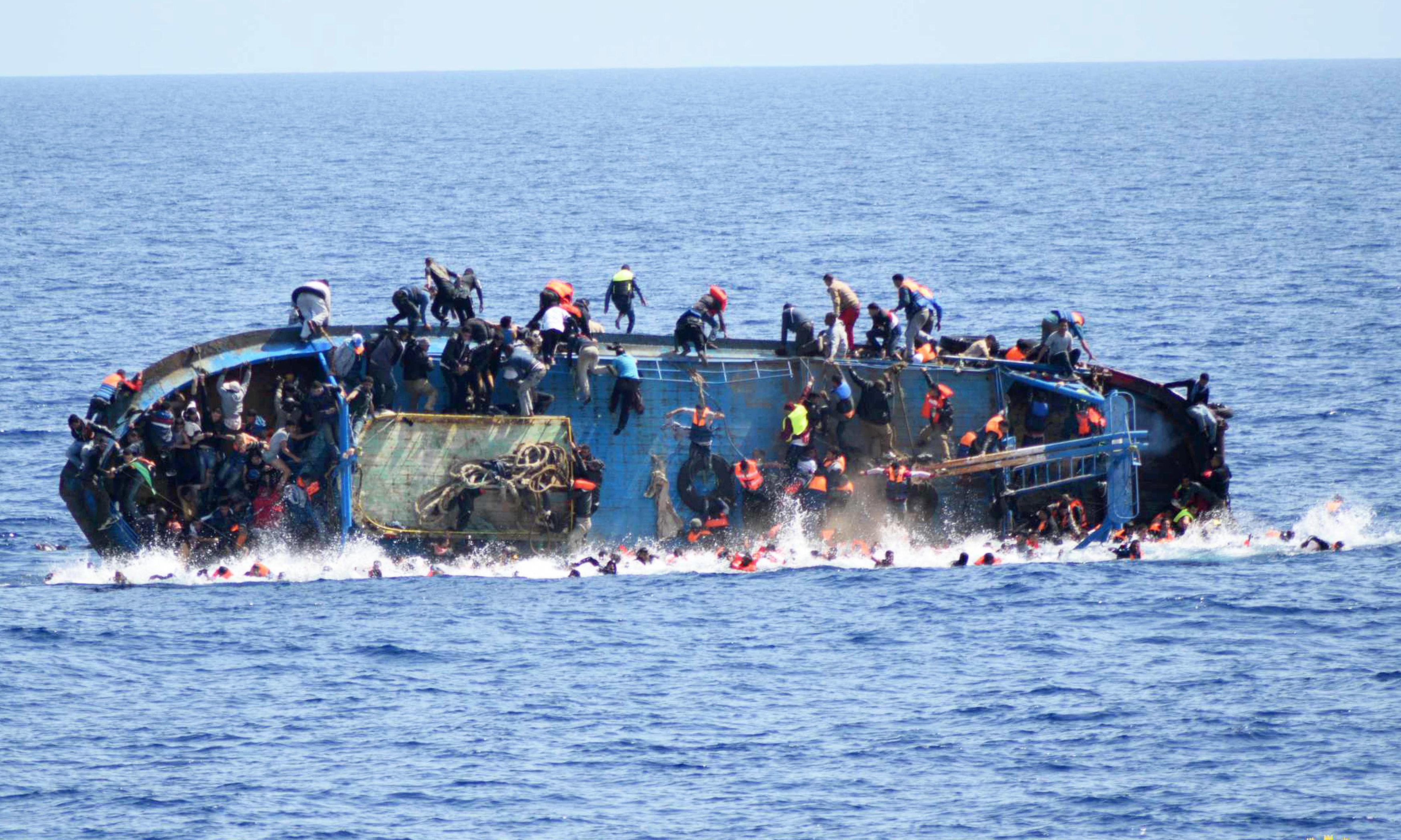 Italian navy captures dramatic moments of migrant shipwreck off Libya