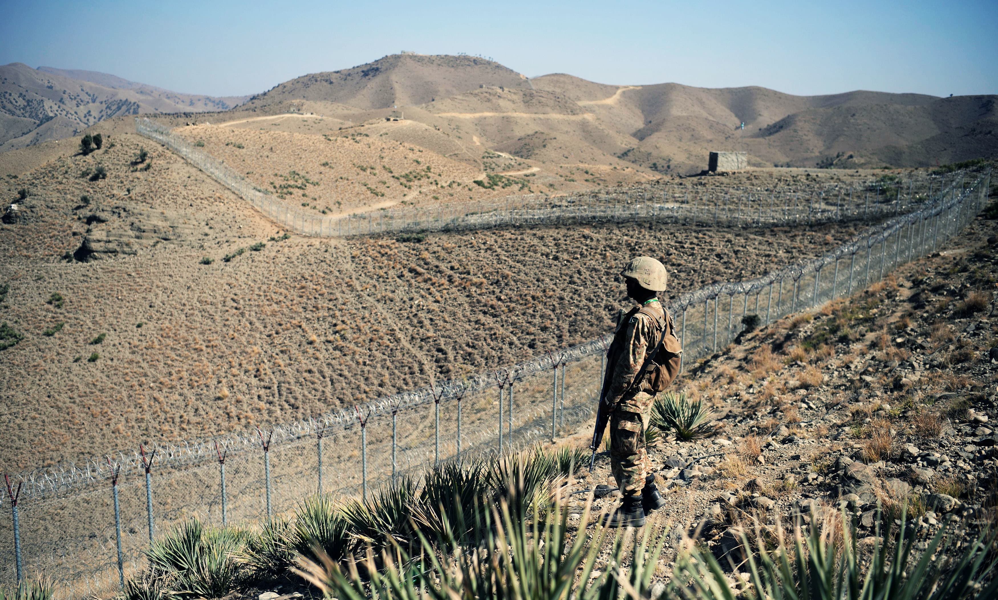 Pakistan fortifies border with Afghanistan to reduce cross border
