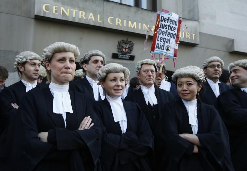 Pakistan's lawyers turn fashion police, tell waiters to stop wearing