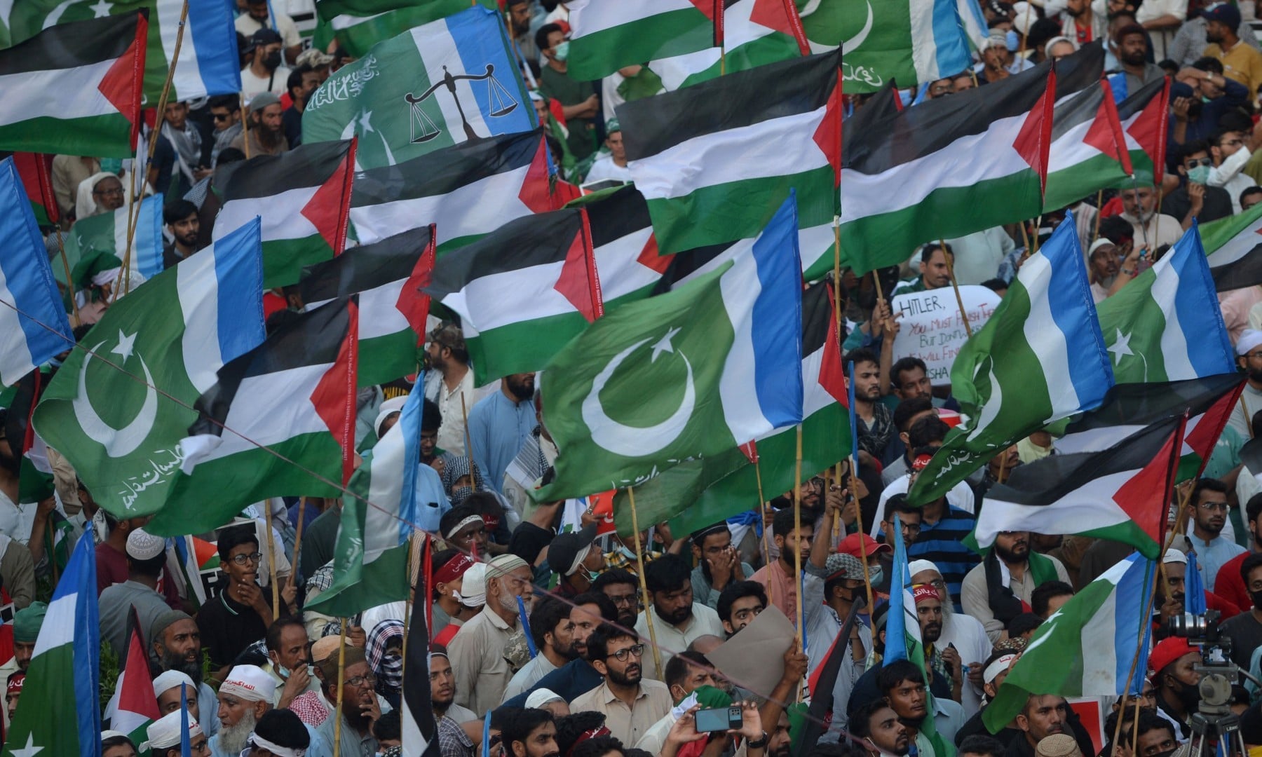 Huge crowds voice solidarity with Palestine in Karachi Pakistan