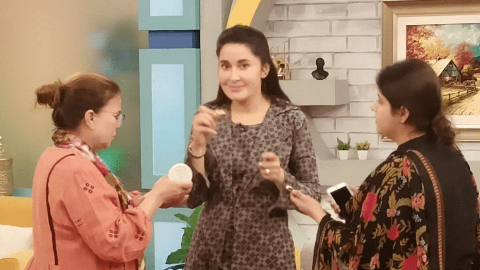 Shaista Lodhi Who Resigned From Her Morning Show 2023 Shaista Lodhi Is Going Back To The Basics On Her New Morning Show - Film & Tv - Images