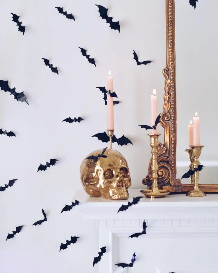 44 Refined Black And Gold Halloween Decor Ideas Digsdigs