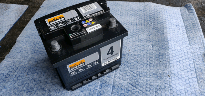 Small car battery 46ah 425cca 425a 12v car van battery in Birtley