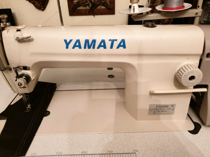 Industrial sewing machine Yamata FY 8500 Mint Condition in Newport