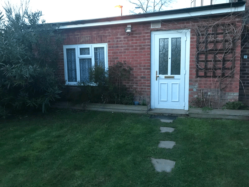 RARE OPPORTUNITY! Bungalow Flat Self Contained & Garden Includes Bill