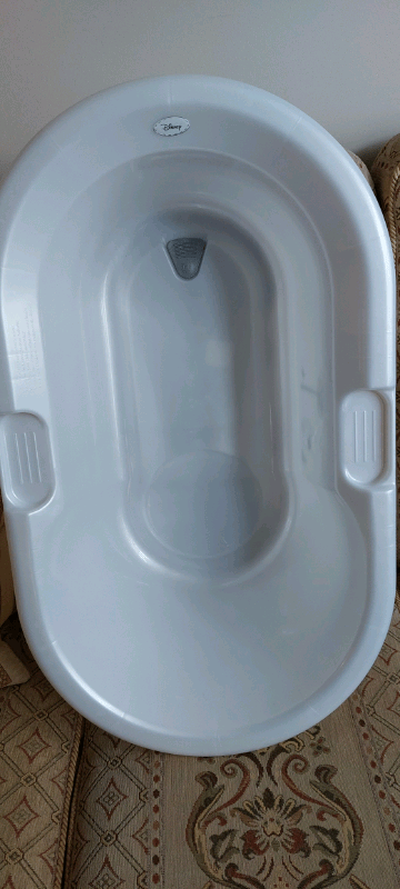 Winnie the Pooh baby bath in Leicester, Leicestershire