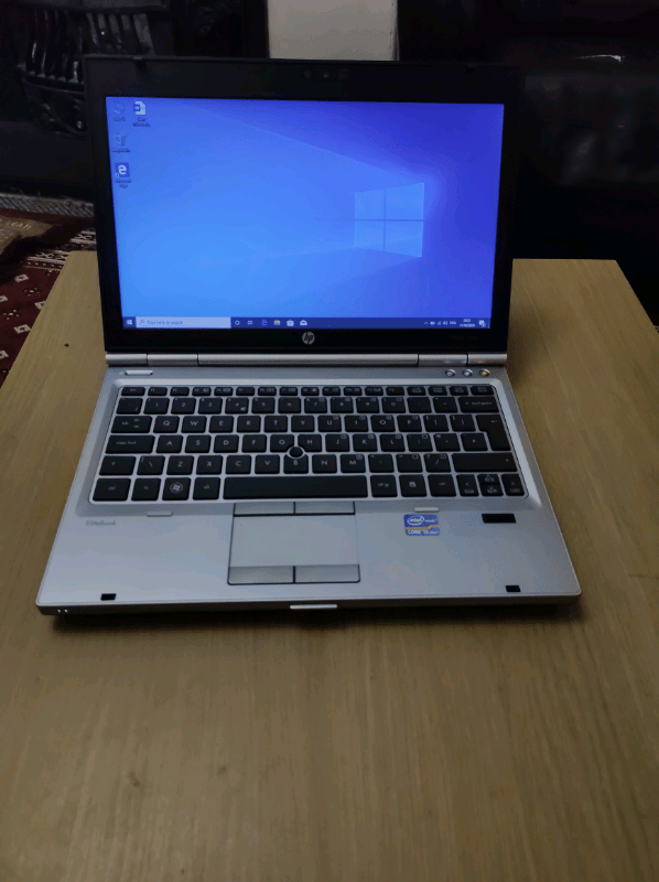 Hp core i5 vPro laptop.. SSD drive.. Very fast laptop in