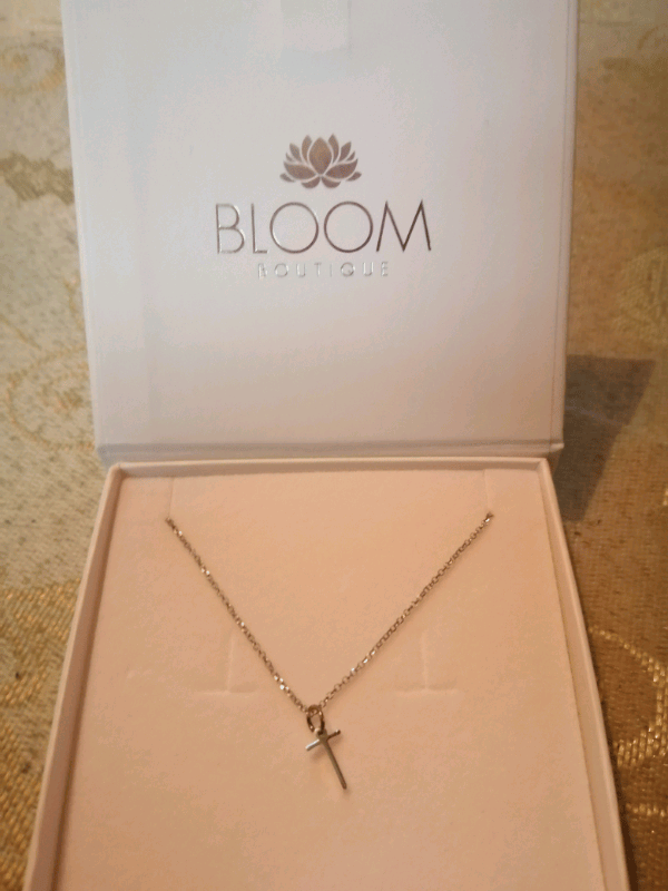 Bloom necklace in AshtonunderLyne, Manchester Gumtree