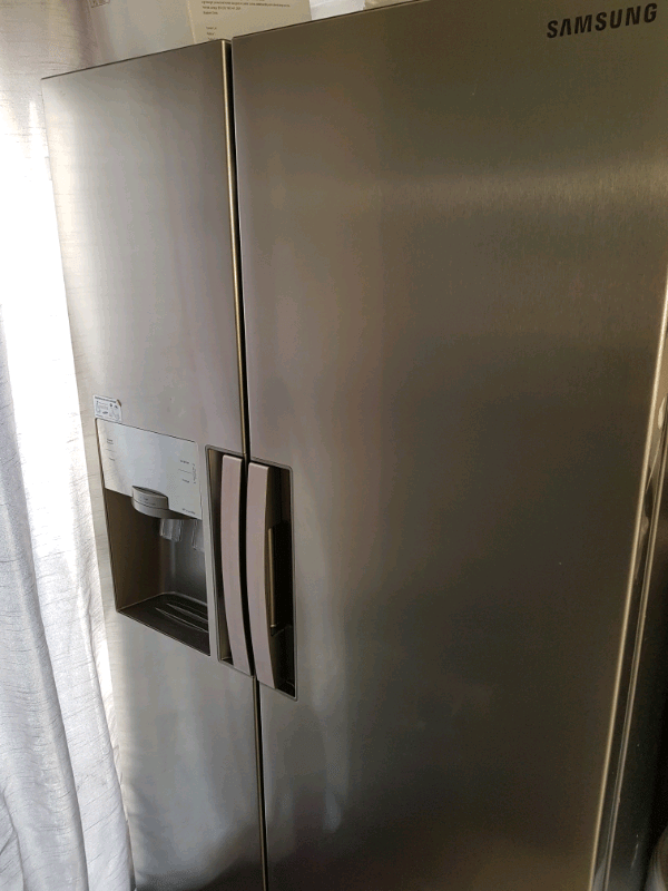 Samsung fridge freezer american ice dispenser plumbed in water in