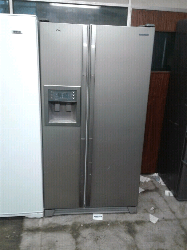 SAMSUNG GREY AMERICAN STYLE DOUBLE DOOR FRIDGE FREEZER WITH WATER AND