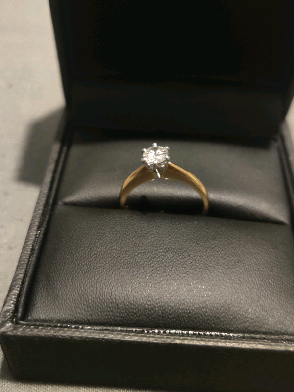 18ct yellow diamond solitaire ring in AshtonunderLyne, Manchester