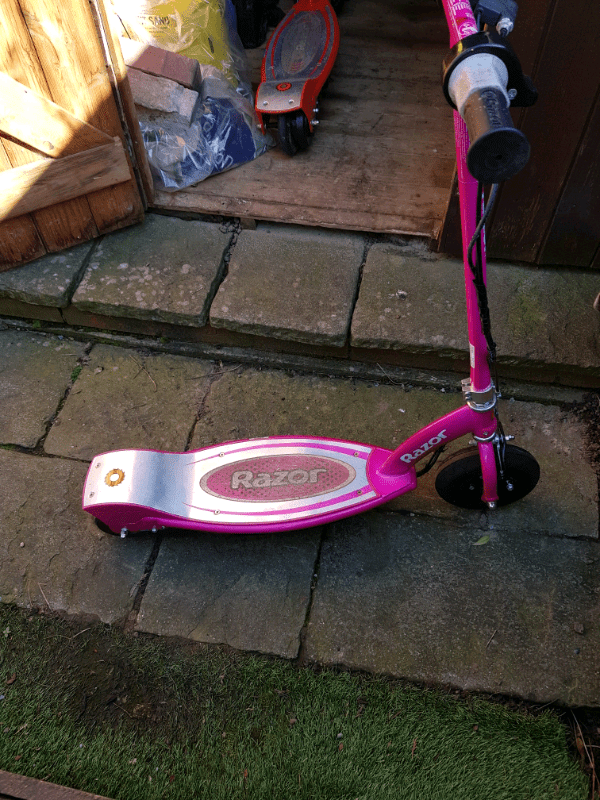 Razor E100 Electric Scooter Pink For Repair or Parts in Coventry